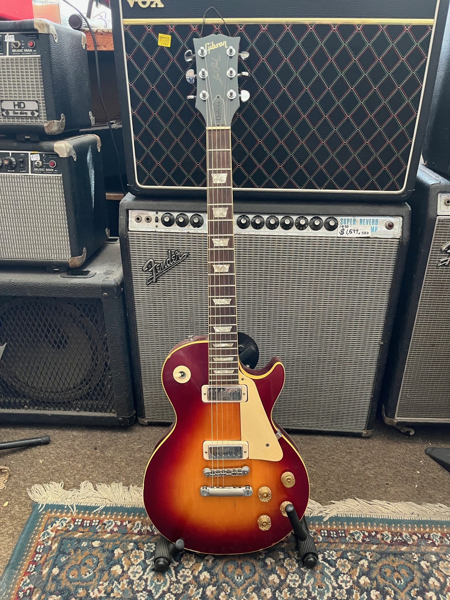 71′ GIBSON L.P. DELUXE $3,200 W/CASE
