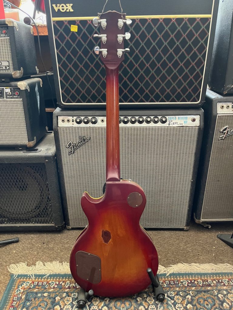 71′ GIBSON L.P. DELUXE $3,200 W/CASE
